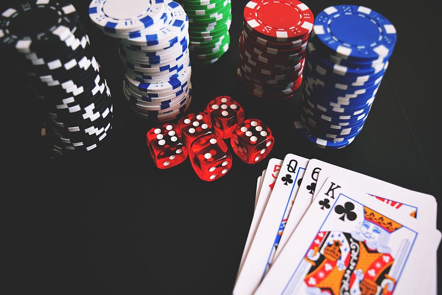 What skills are needed to play online casino games