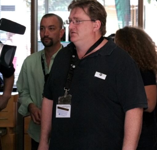 Gabe Newell (foreground) in 2007