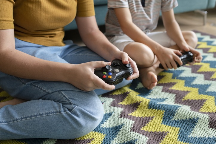 Siblings playing educational online games